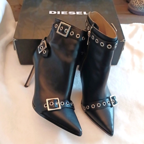 DIESEL HEELED FEMME-D D-STRAP BOOTS - Picture 4 of 7